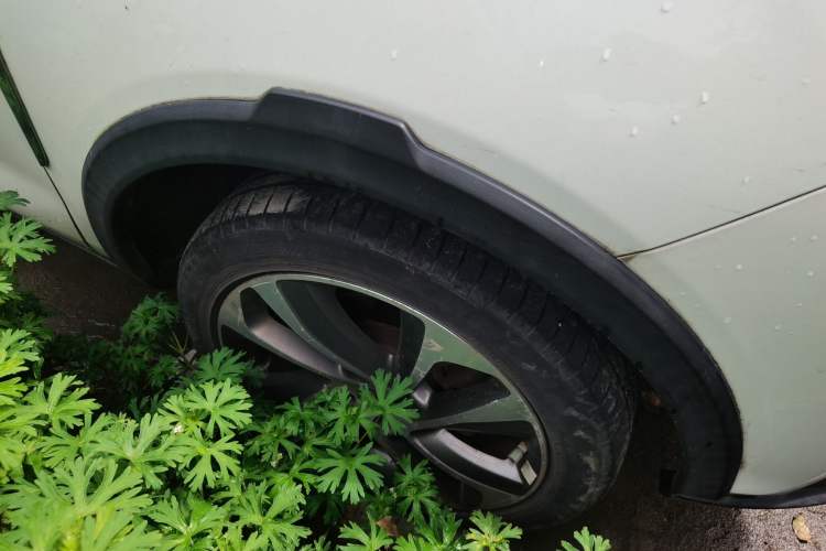 Used BYD Yuan 2016 1.5L Manual Luxury Model Right Front Wheel Hub