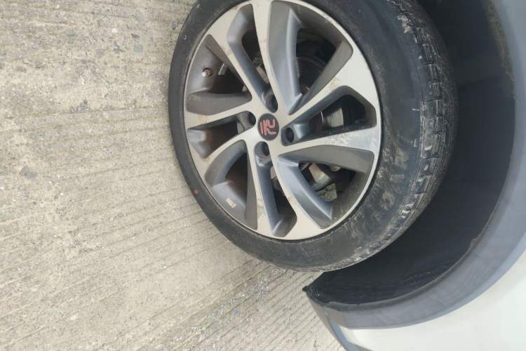 Used BYD Yuan 2016 1.5L Manual Luxury Model Right Front Wheel Hub
