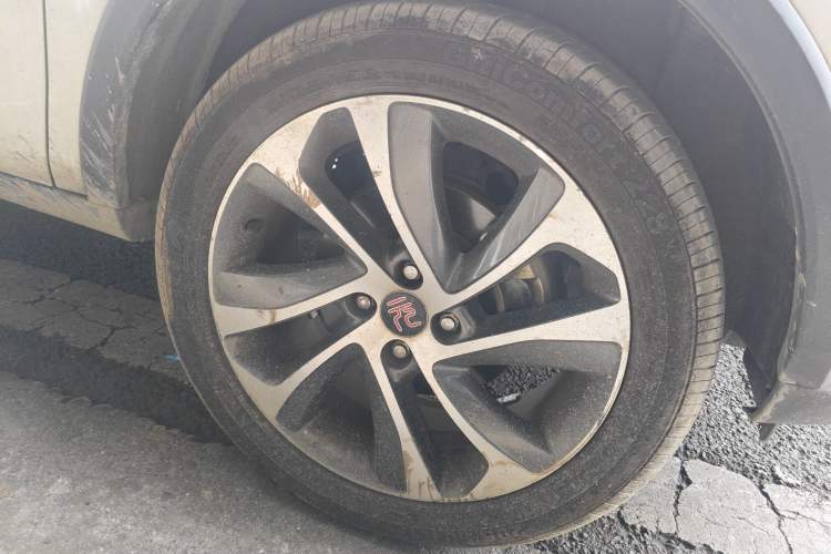 Used BYD Yuan 2016 1.5L Automatic Luxury Version Right Front Wheel Hub
