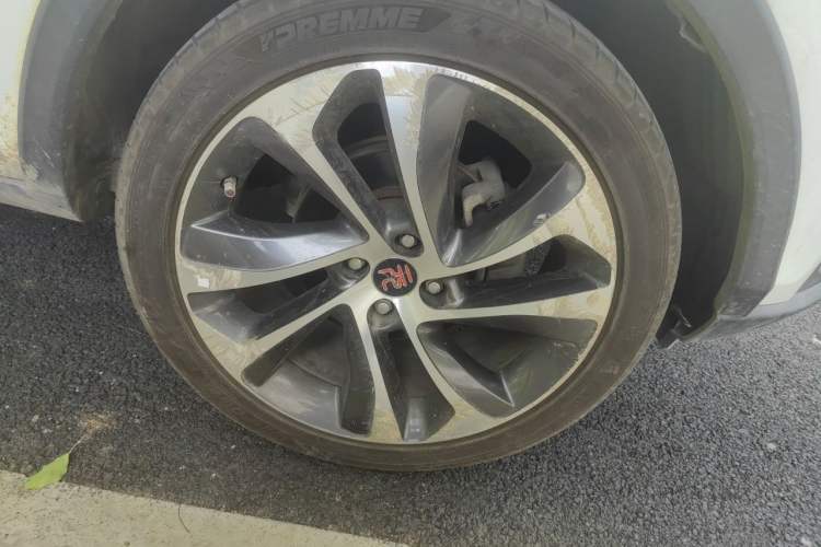 Used BYD Yuan 2016 1.5TID Automatic Luxury Version Right Front Wheel Hub