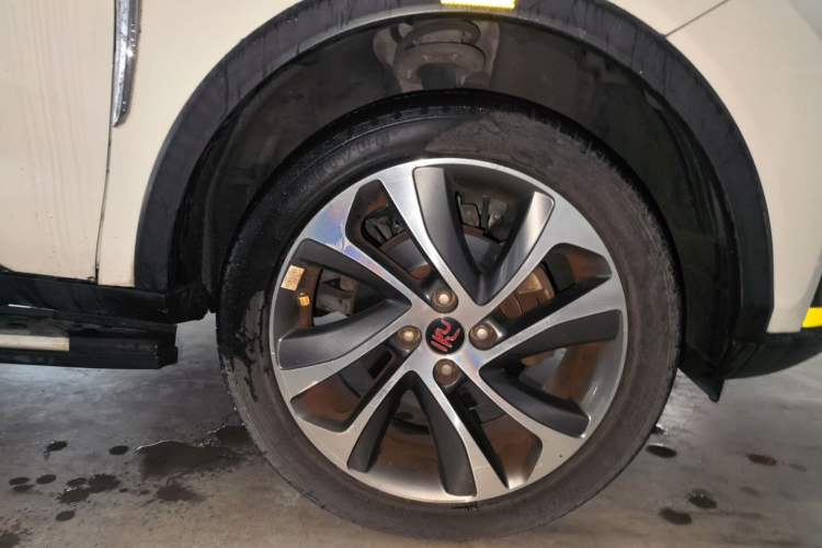 Used BYD Yuan 2016 1.5L Manual Luxury Version Right Front Wheel Hub