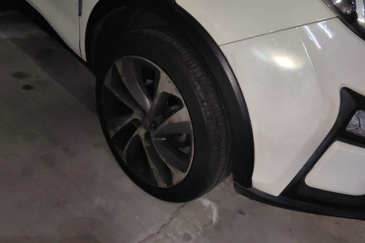 Used BYD Yuan 2016 1.5TID Automatic Luxury Version Right Front Wheel Hub