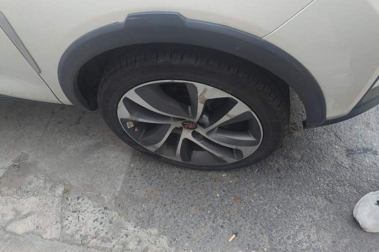 Used BYD Yuan 2016 1.5TID Automatic Luxury Version Right Front Wheel Hub
