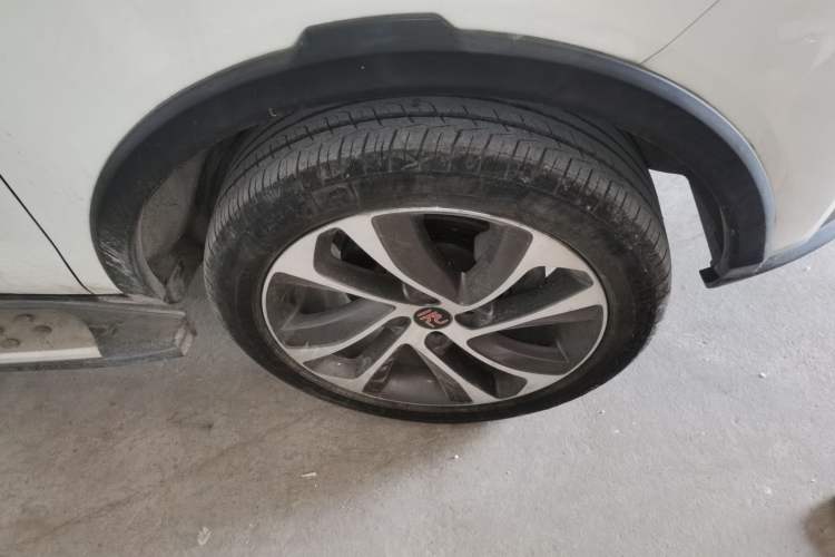 Used BYD Yuan 2016 1.5L Manual Comfort Model Right Front Wheel Hub
