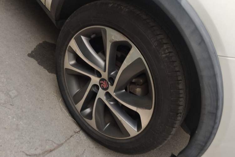 Used BYD Yuan 2016 1.5L Automatic Luxury Version Right Front Wheel Hub
