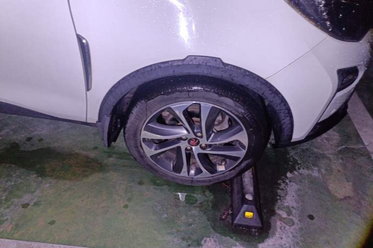 Used BYD Yuan 2016 1.5L Manual Luxury Model Right Front Wheel Hub