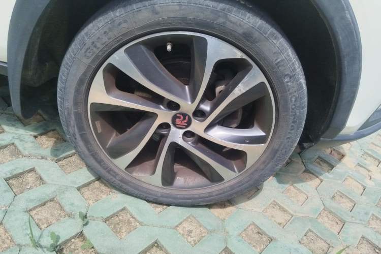 Used BYD Yuan 2016 1.5L Manual Luxury Model Right Front Wheel Hub