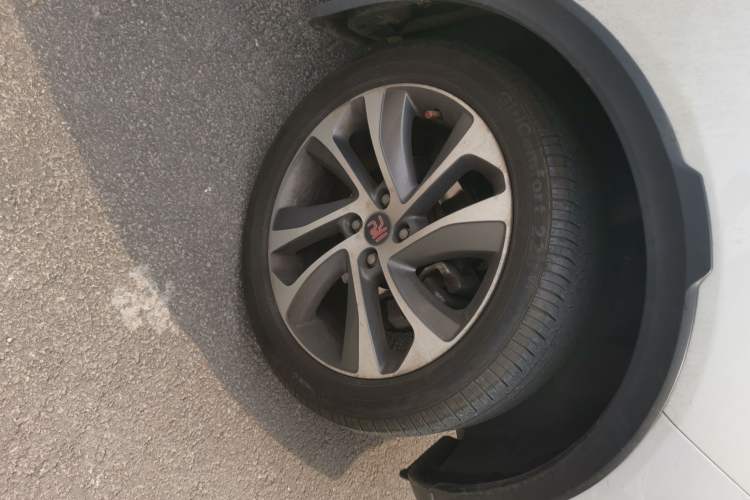 Used BYD Yuan 2016 1.5L Manual Comfort Model Right Front Wheel Hub