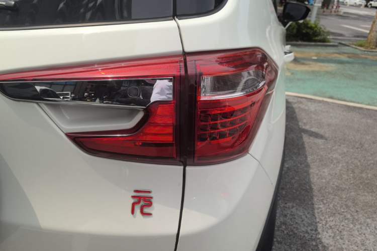 Used BYD Yuan 2016 1.5TID Automatic Luxury Version Right Rear Taillight