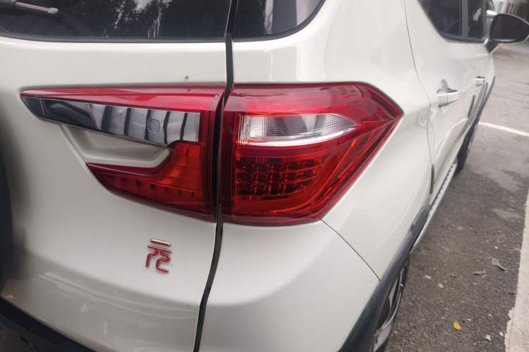 Used BYD Yuan 2016 1.5TID Automatic Flagship Model Right Rear Taillight