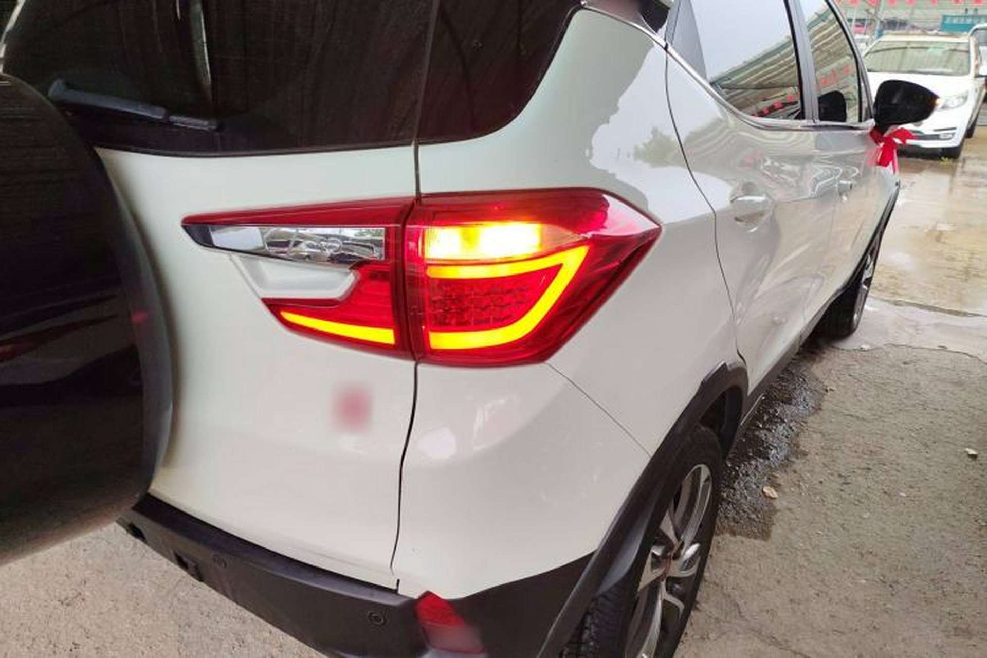 Used BYD Yuan 2016 1.5L Automatic Luxury Version Right Rear Taillight