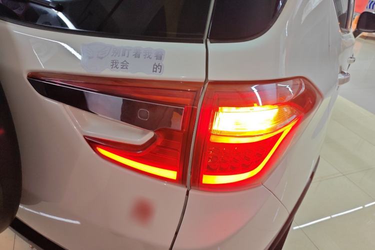 Used BYD Yuan 2016 1.5TID Automatic Luxury Version Right Rear Taillight