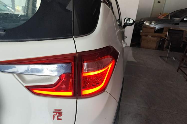 Used BYD Yuan 2016 1.5L Automatic Luxury Version Right Rear Taillight
