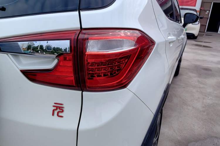 Used BYD Yuan 2016 1.5L Automatic Luxury Version Right Rear Taillight