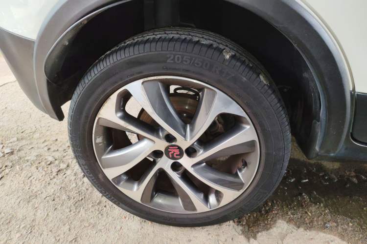 Used BYD Yuan 2016 1.5L Automatic Luxury Version Right Rear Wheel Hub