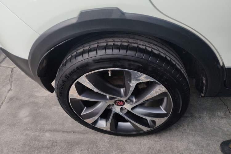 Used BYD Yuan 2016 1.5TID Automatic Luxury Version Right Rear Wheel Hub