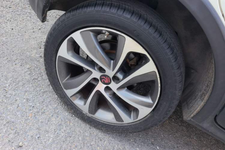 Used BYD Yuan 2016 1.5L Automatic Luxury Version Right Rear Wheel Hub