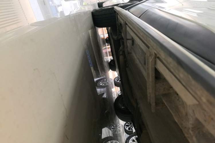 Used BYD Yuan 2016 1.5L Automatic Luxury Version Right Side Sill