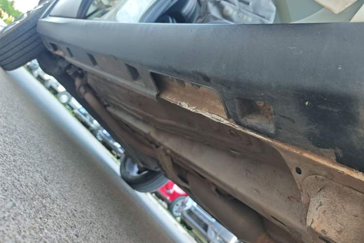 Used BYD Yuan 2016 1.5L Manual Luxury Version Right Side Sill