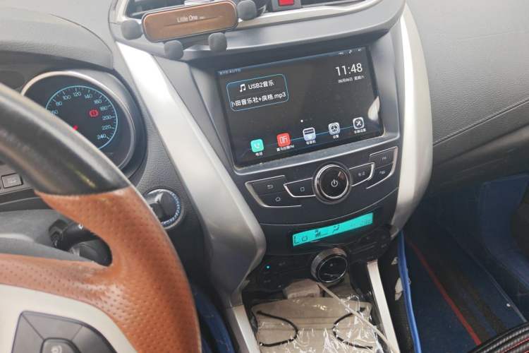 Used BYD Yuan 2017 1.5L Manual with Panoramic Sunroof Audio And AC Panel
