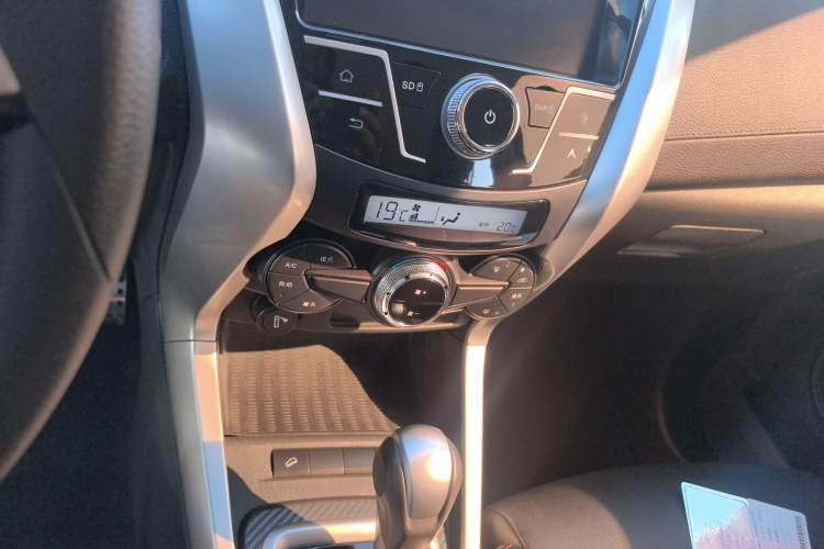Used BYD Yuan 2017 1.5L Automatic Cool & Stylish Model Audio And AC Panel