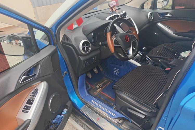 Used BYD Yuan 2017 1.5L Manual with Panoramic Sunroof Driver Seat