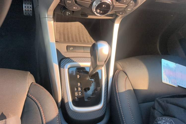 Used BYD Yuan 2017 1.5L Automatic Cool & Stylish Model Gear Lever