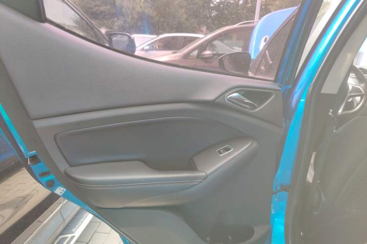 Used BYD Yuan 2017 1.5L Automatic Cool & Stylish Model Interior 8