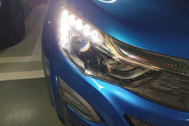 Used BYD Yuan 2017 1.5L Automatic Cool & Connected Model Right Front Headlight
