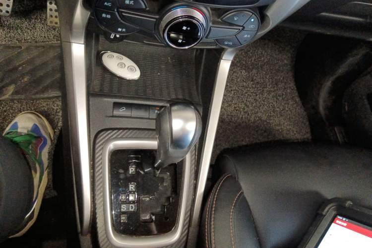 Used BYD Yuan 2017 1.5L Automatic Cool & Connected Model Gear Lever