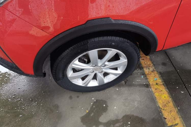 Used BYD Yuan 2017 1.5L Automatic Cool & Stylish Model Left Front Wheel Hub