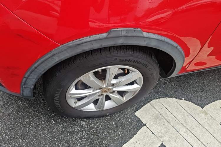 Used BYD Yuan 2017 1.5L Automatic Cool & Stylish Model Left Front Wheel Hub