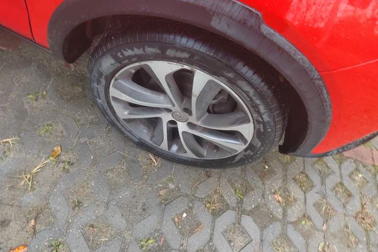 Used BYD Yuan 2017 1.5L Automatic Cool & Connected Model Right Front Wheel Hub