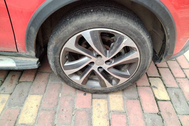 Used BYD Yuan 2017 1.5L Automatic Cool & Connected Model Right Front Wheel Hub