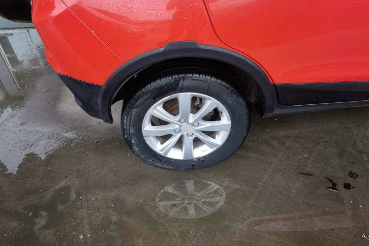 Used BYD Yuan 2017 1.5L Automatic Cool & Stylish Model Right Rear Wheel Hub