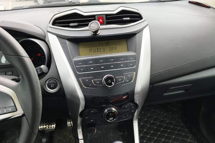 Used BYD Yuan 2017 1.5L Automatic Cool & Stylish Model Audio And AC Panel