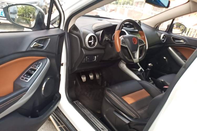 Used BYD Yuan 2017 1.5L Manual with Panoramic Sunroof Driver Seat