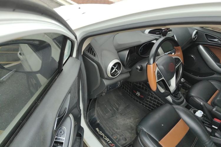 Used BYD Yuan 2017 1.5L Manual with Panoramic Sunroof Driver Seat
