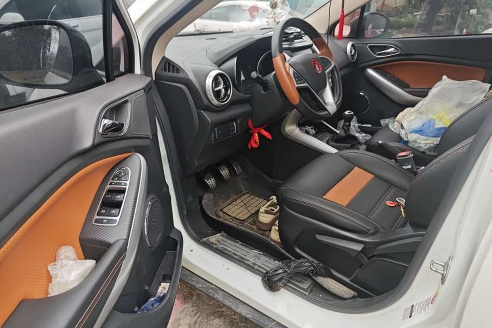 Used BYD Yuan 2017 1.5L Manual with Panoramic Sunroof Driver Seat