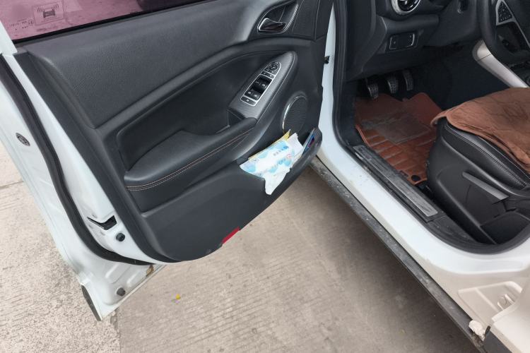 Used BYD Yuan 2017 1.5L Manual Cool Connect Model Driver Seat