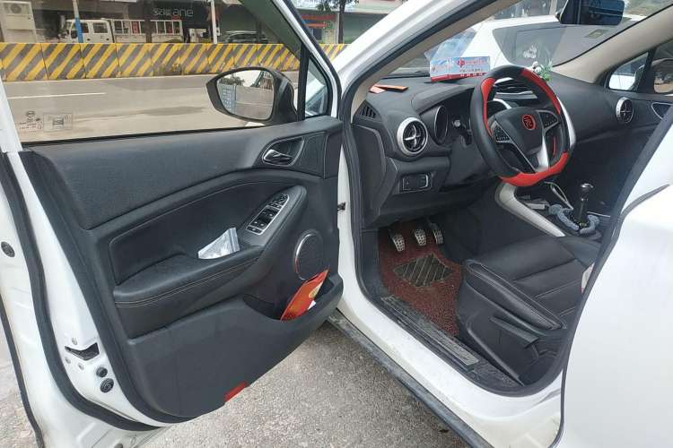 Used BYD Yuan 2017 1.5L Manual Cool Connect Model Driver Seat
