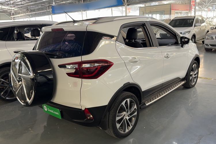 Used BYD Yuan 2017 1.5L Manual with Panoramic Sunroof Exterior 3