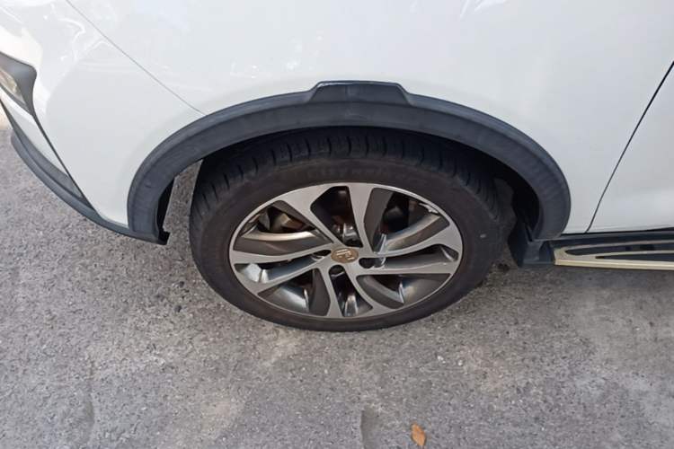 Used BYD Yuan 2017 1.5L Manual with Panoramic Sunroof Exterior 4