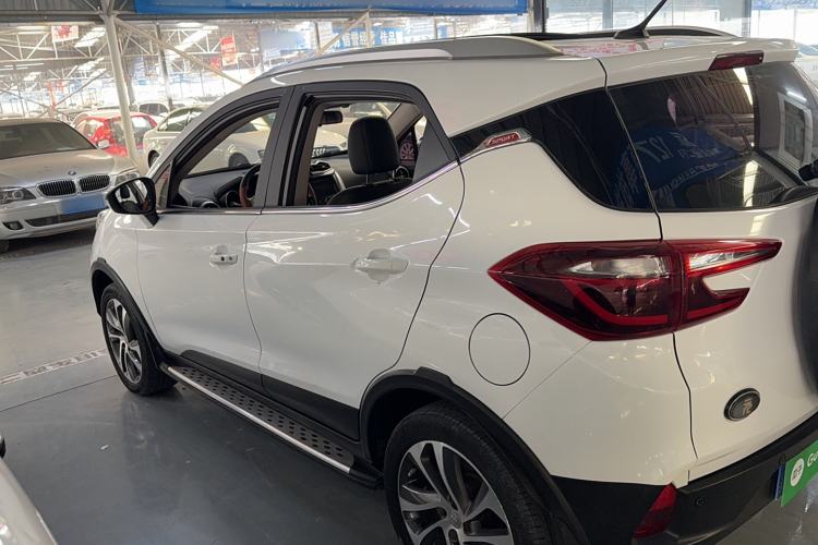 Used BYD Yuan 2017 1.5L Manual with Panoramic Sunroof Exterior 5