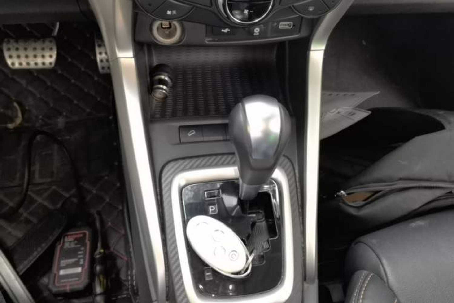 Used BYD Yuan 2017 1.5L Automatic Cool & Stylish Model Gear Lever