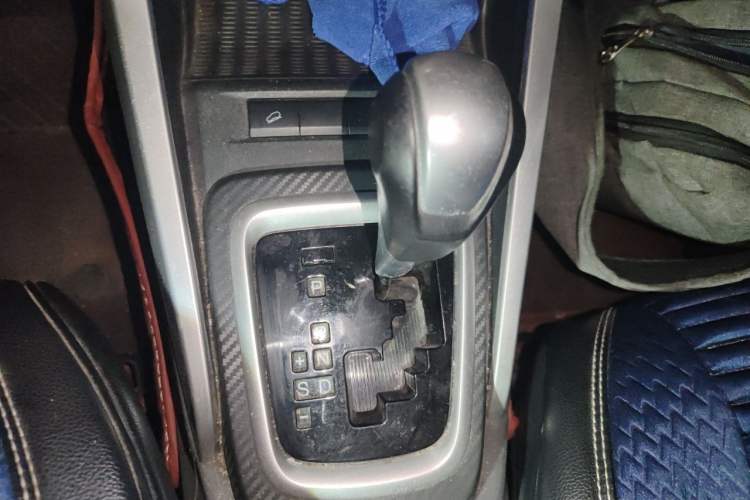 Used BYD Yuan 2017 1.5L Automatic Cool & Stylish Model Gear Lever