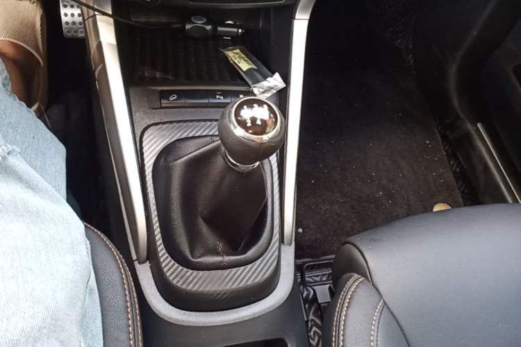Used BYD Yuan 2017 1.5L Manual with Panoramic Sunroof Gear Lever
