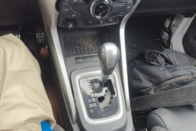 Used BYD Yuan 2017 1.5L Automatic Cool & Stylish Model Gear Lever