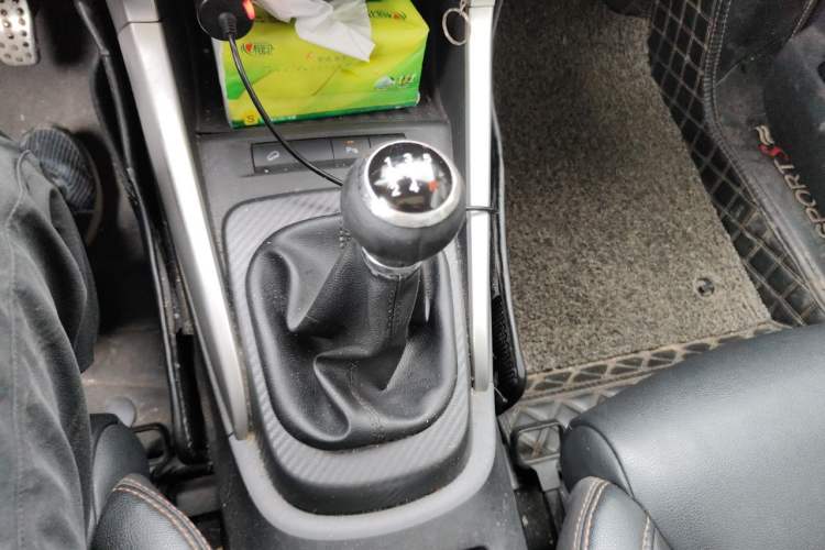 Used BYD Yuan 2017 1.5L Manual with Panoramic Sunroof Gear Lever