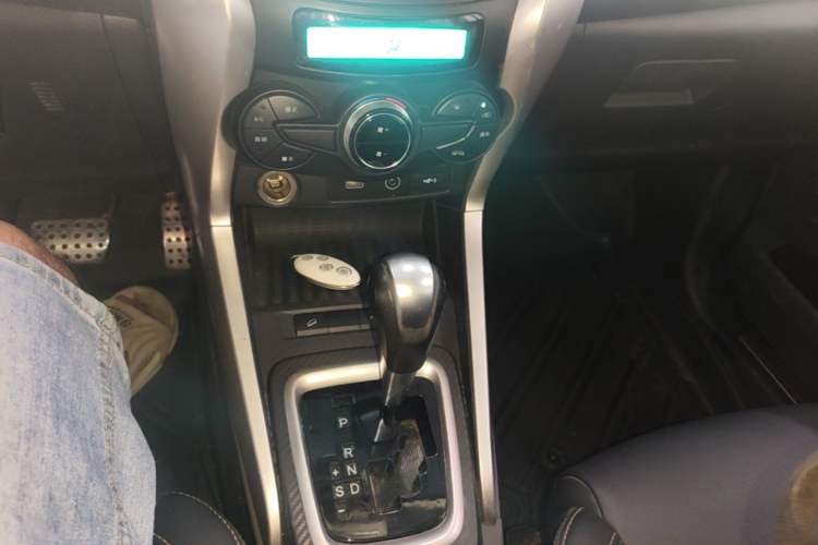Used BYD Yuan 2017 1.5L Automatic Cool & Connected Model Gear Lever